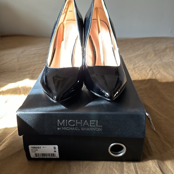 Ladies size 9 Ryleigh black pumps - Picture 5 of 5